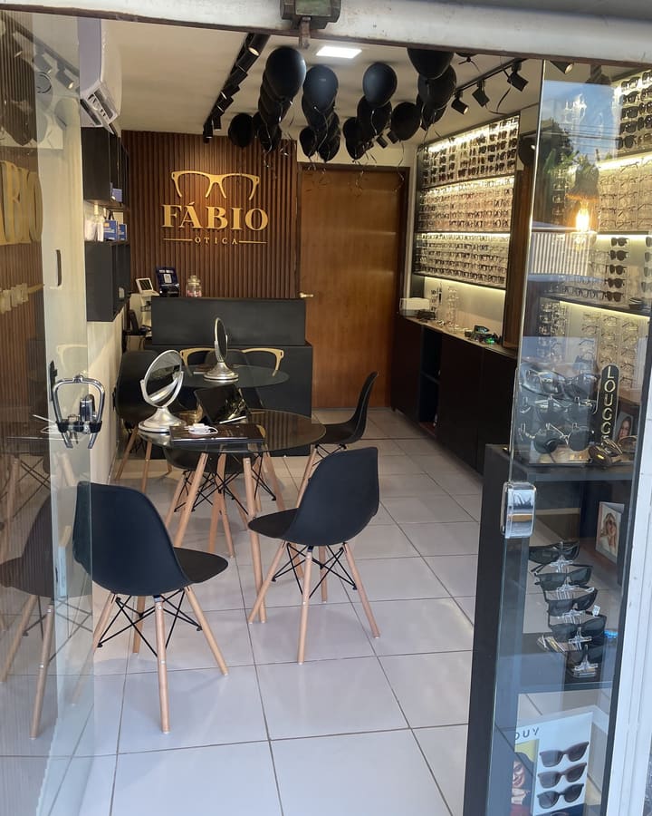 Fábio Ótica, entrada